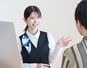 サービスの案内スタッフ